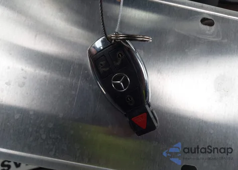 2012 Mercedes-Benz E 350 z USA, uszkodzony, nr VIN WDDHF5KB0CA610191